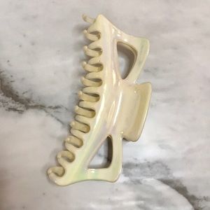 NEW!  Cream Iridescent Claw Clip 💖